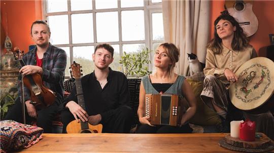 Die Eva Coyle Band tritt beim Irish Folk Festival im Stadeum auf.