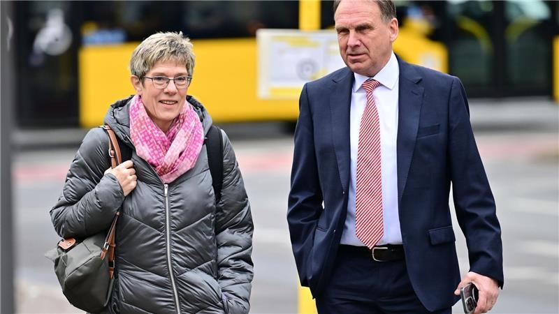 Kramp-Karrenbauer gewinnt gegen Merz-Kandidaten Die Ex-CDU-Chefin wird Nachfolgerin von Norbert Lammert.