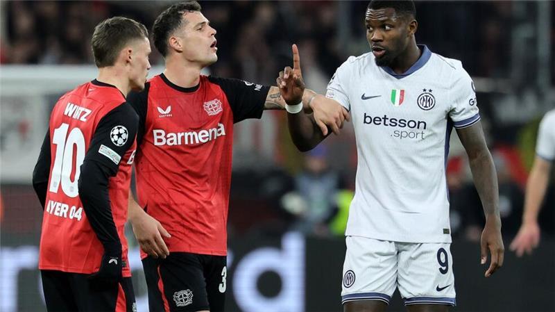 Die Ex-Gladbacher Xhaka und Thuram im Disput.