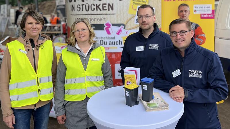 Die Expertinnen und Experten von Landkreis und Recycling Zentrum.