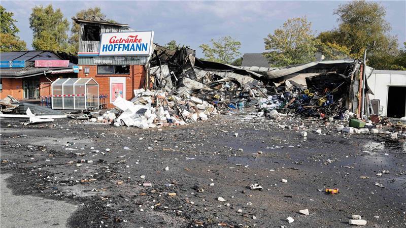 Die Explosion löste in der Nacht einen Brand aus.