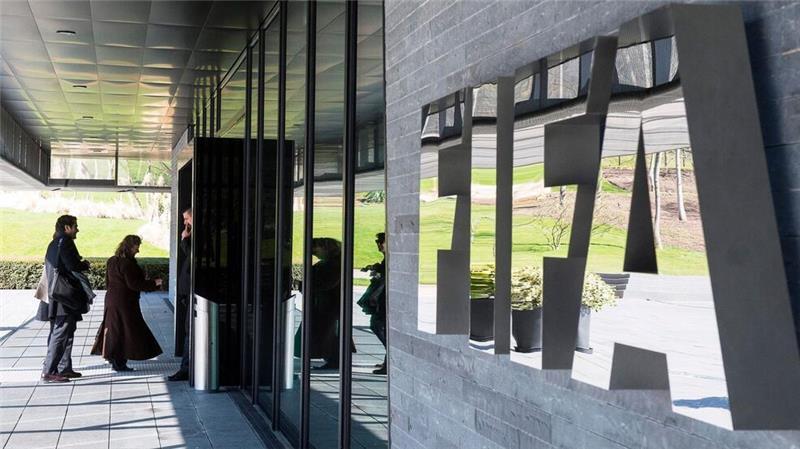Diarra-Anwälte feiern Urteil gegen FIFA-Transferregeln Die FIFA steht wegen ihrer Transferregeln unter Druck.