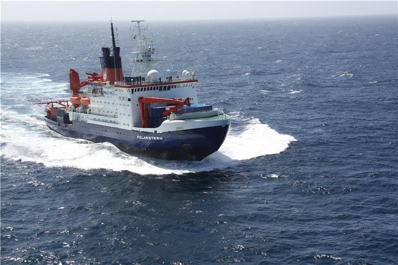 Die FS Polarstern auf dem Weg in die Antarktis. Foto: Folke Mehrtens