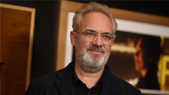 Die „Fab Four“ sollen vier Filme bekommen, inszeniert von Regisseur Sam Mendes.