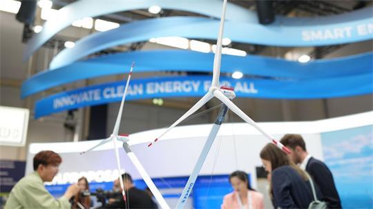 Die Fachmesse Wind Energy hat in Hamburg begonnen. (Archivbild)