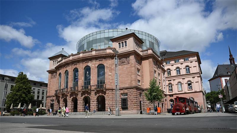 Fachmagazin: Staatstheater Mainz ist Opernhaus des Jahres Die Fachzeitschrift „Opernwelt“ hat das Staatstheater Mainz zum Opernhaus des Jahres ernannt. (Archivbild)