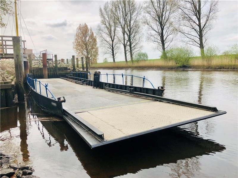 Die Fährsaison kann beginnen – ab Mai setzt auch die handbetriebene Prahmfähre in Gräpel wieder über die Oste. Foto: Klempow