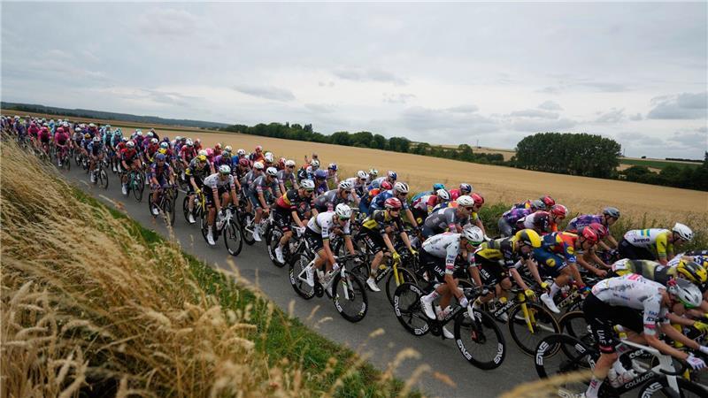 Philipsen-Sprint ins Gelbe Trikot - Mäßiger Red-Bull-Auftakt Die Fahrer bei der Auftaktetappe der 112. Tour de France.