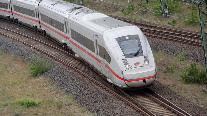 Die Fahrt zwischen Berlin, Hannover und NRW dauert bis Mitte April deutlich länger. (Archivbild)