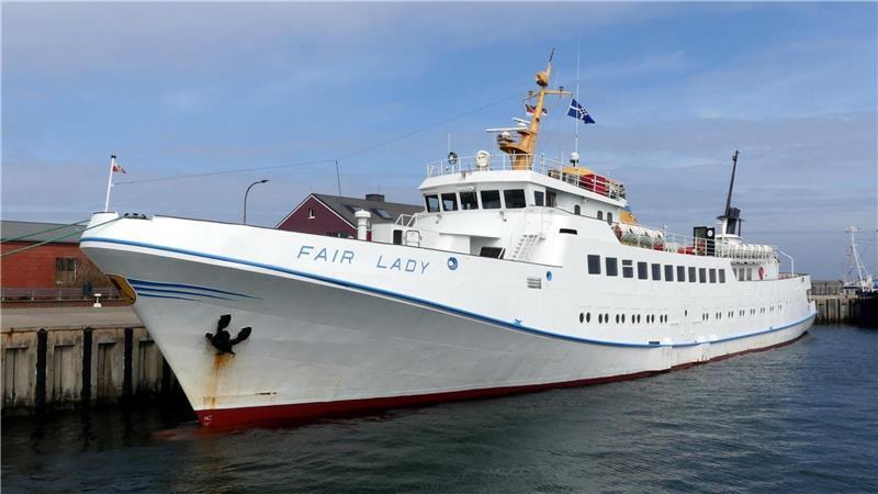 Die „Fair Lady“ an der Sebäderkaje. Das Schiff wird bereits zum Verkauf angeboten.
