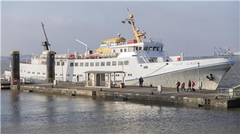 Die „Fair Lady“ auf nostalgischer Fahrt: Das traditionsreiche Seebäderschiff kehrt für einen besonderen Einsatz zwischen Cuxhaven und Helgoland zurück.