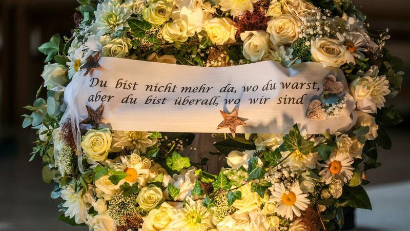 Die Famile von Arian verabschiedete sich unter anderem mit einem Kranz.