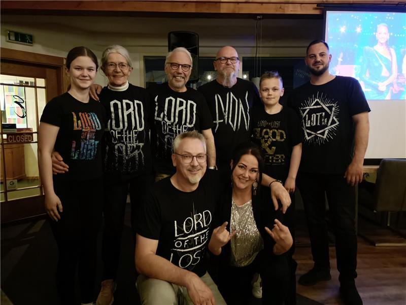 Lord of the Lost beim ESC auf dem letzten Platz – Loreen gewinnt für Schweden Die Familie von Lord-of-the-Lost-Bassist Klaas Helmecke hat am Sonnabend in Deinste mitgefiebert. Foto: Bisping