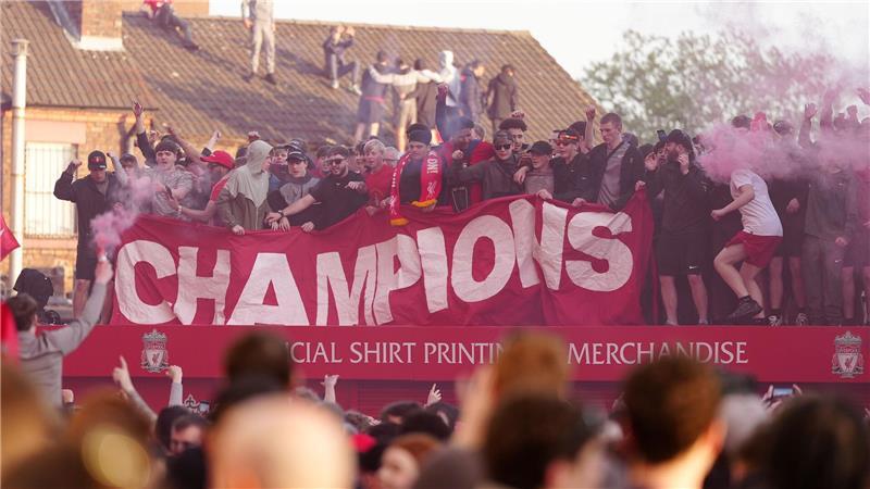 Liverpool feiert Meisterschaft und Klopp-Nachfolger Slot Die Fans des FC Liverpool feierten den Gewinn der Meisterschaft ausgelassen.