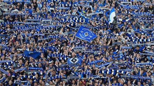 Die Fans des Hamburger SV freuen sich schon auf das Nordderby in Bremen.