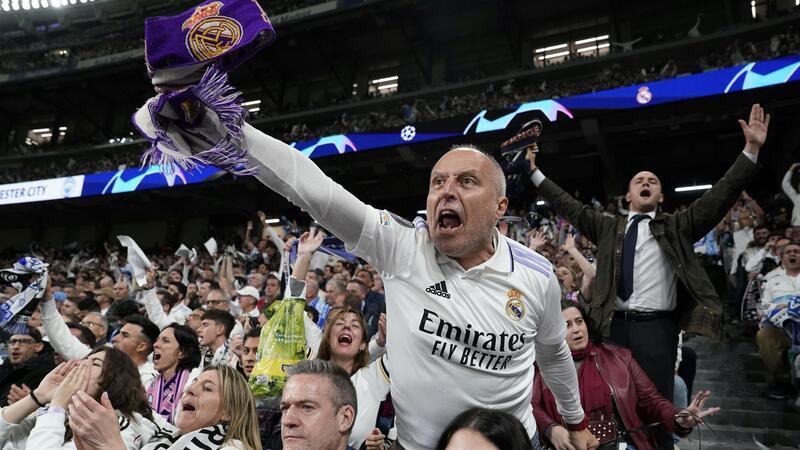 Wunderbares Fußball-Chaos in Madrid Die Fans im Estadio Santiago Bernabéu in Madrid sahen eine hochklassige Partie.