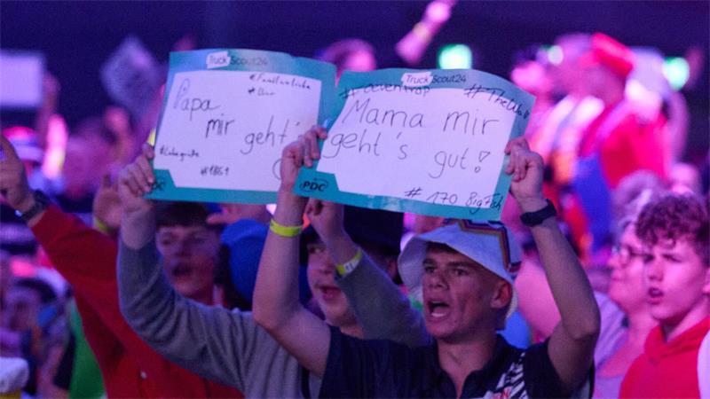 Darts-Profi Schindler erreicht überraschend EM-Finale Die Fans in der Westfalenhalle in Dortmund dürfen weiter auf einen deutschen Coup hoffen.