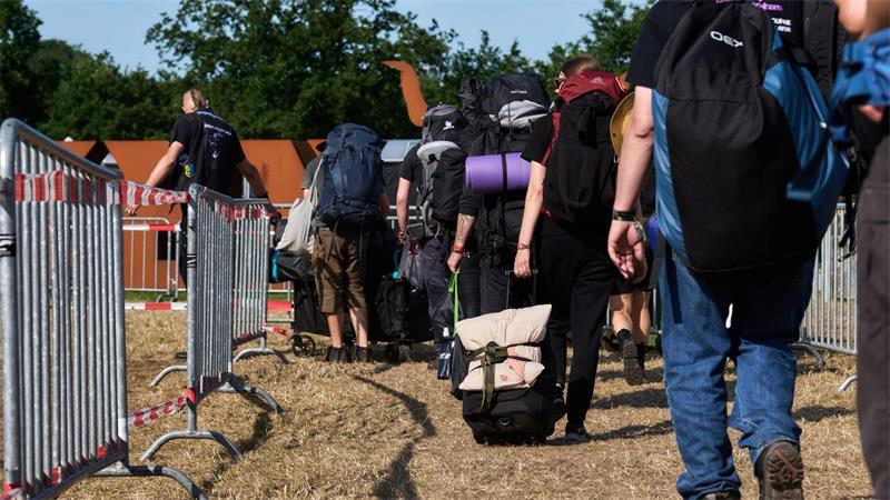 Die Fans machen sich auf den Weg nach Hause.