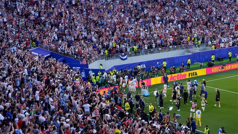 Die Fans verabschiedeten die Spieler mit großem Jubel.