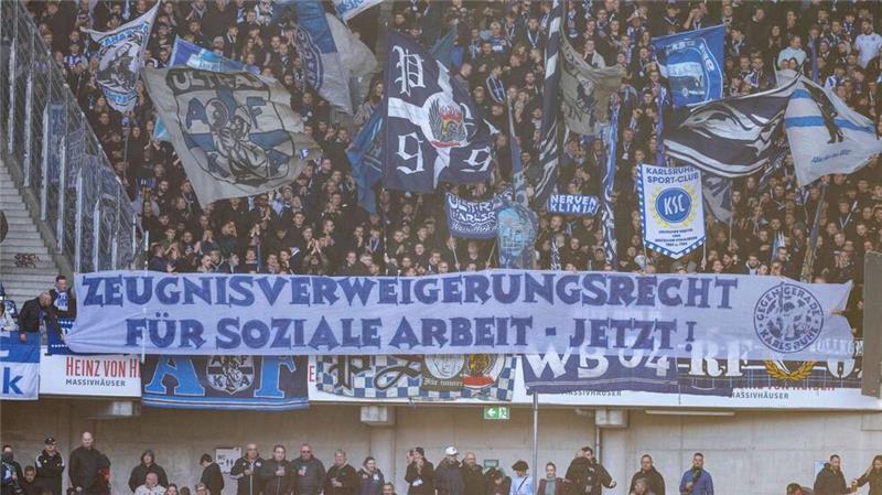 Die Fanszene des Karlsruher SC äußert ihre Meinung zum Zeugnisverweigerungsrecht.