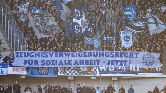 Die Fanszene des Karlsruher SC äußert ihre Meinung zum Zeugnisverweigerungsrecht.