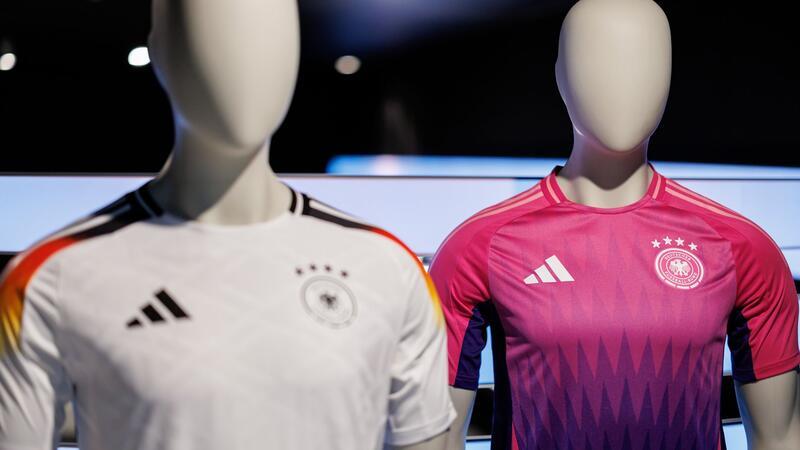 Deutschland in Pink - Im Sport lange Zeit „ein No-Go“ Die Farbwahl des Auswärtstrikots der deutschen Fußballnationalmannschaft hat für Aufregung gesorgt.