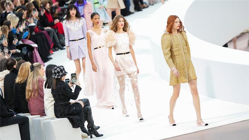 Chanel feiert 110 Jahre Haute Couture Die Fashionshow fand im Pariser Grand Palais statt.