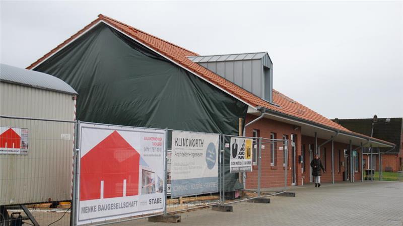 Die Fassade des bestehenden Gebäudes wurde für die Erweiterung bereits entfernt.
