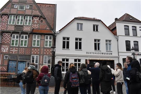 Die Fassade des historischen Museumsgebäudes am Petri-Platz ist ein Hingucker. Fotos: Weselmann