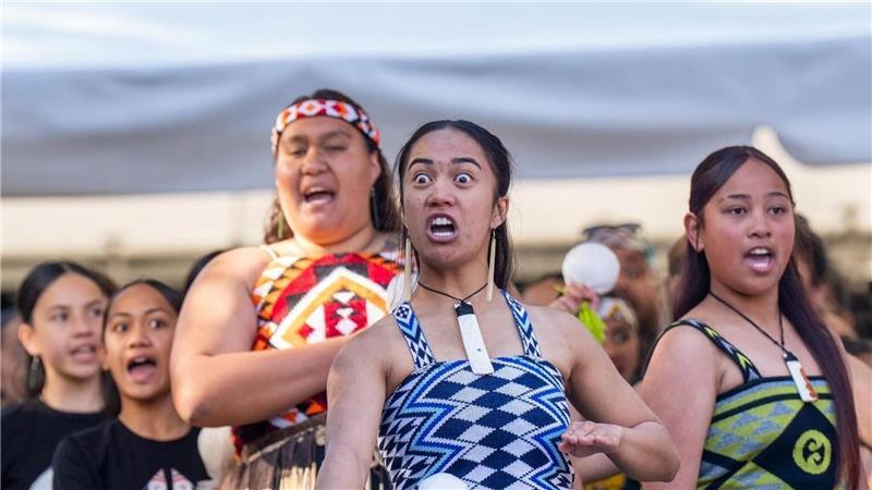 Neue Maori-Königin hält erste Rede nach dem Tod ihres Vaters Die Feierlichkeiten dauerten mehrere Tage an.
