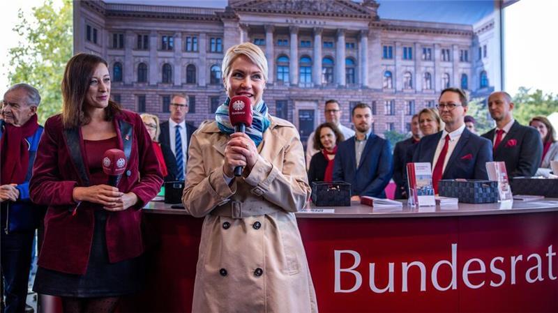 Schwesig: Mit Ost-Benachteiligungen nicht abfinden Die Feierlichkeiten sind in diesem Jahr in Schwerin.