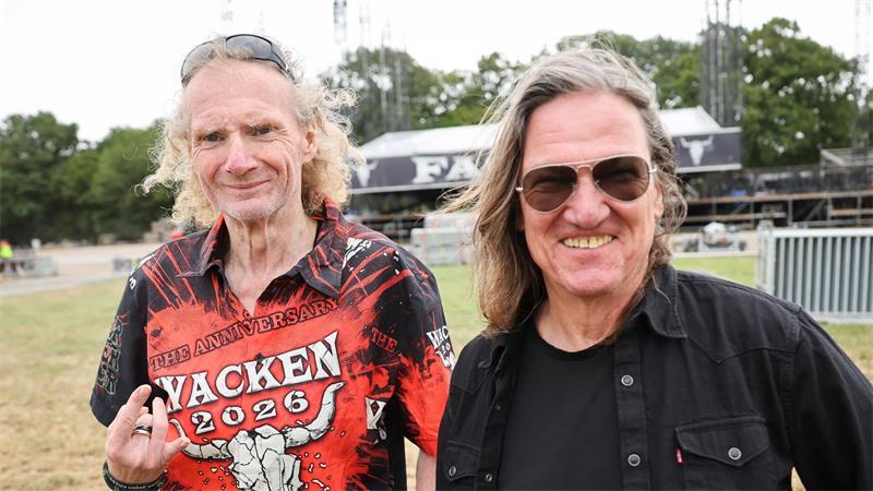 Die Festivalgründer Holger Hübner (links) und Thomas Jensen freuen sich sichtbar auf das am Mittwoch startende Festival.