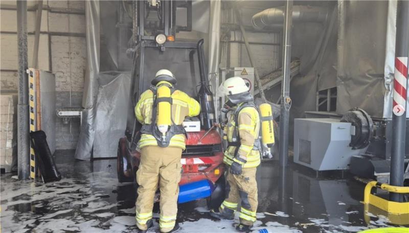 Die Feuerwehr Stade musste zu einem brennenden Gabelstapler ausrücken.