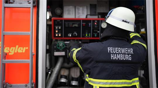Die Feuerwehr hat 31 Menschen vorsorglich in Sicherheit gebracht. (Symbolbild)