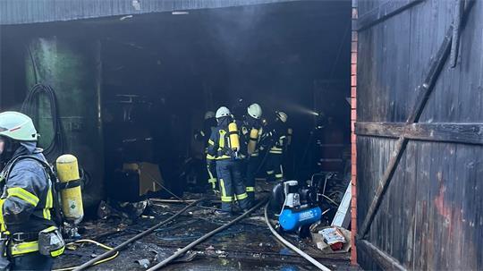 Die Feuerwehr in der Werkstatt.