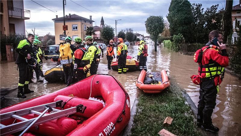 Die Feuerwehr ist nach den Unwettern im Großeinsatz.