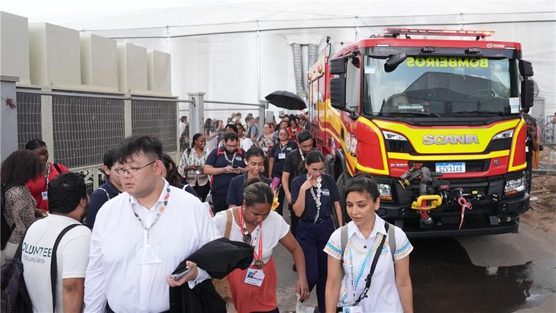 Feuer auf der Klimakonferenz in Belém – Gelände evakuiert Die Feuerwehr kommt zu dem Einsatzort.