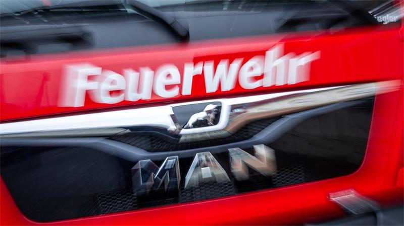 Die Feuerwehr konnte den Brand schließlich löschen, den Schaden jedoch nicht mehr verhindern. (Symbolbild)