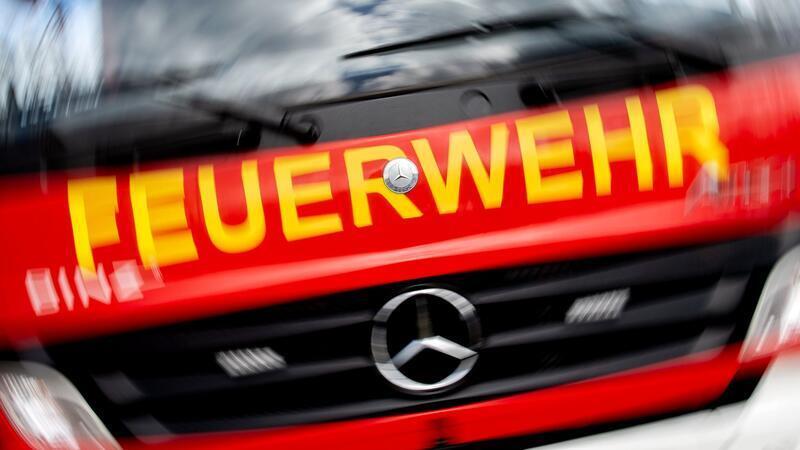Die Feuerwehr musste Umweltschutzmaßnahmen ergreifen. (Symbolbild)