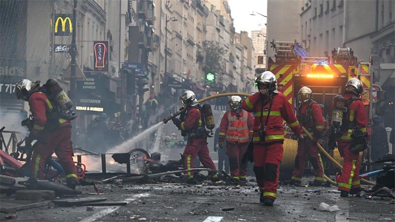 Die Feuerwehr musste zahlreiche Brände löschen.