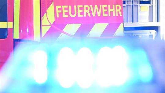 Die Feuerwehr rückte in Hannover zu einem Bürogebäude aus, weil dort eine Decke eingestürzt ist. (Symbolbild)