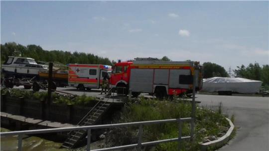 Die Feuerwehr rückte zu einem Unfall auf der Elbe im Bereich Stade-Bützfleth aus.