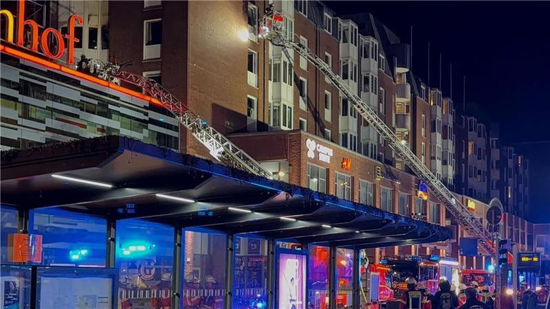 Die Feuerwehr war im Großeinsatz - es gab viele Schaulustige.