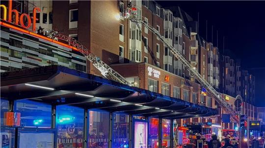 Die Feuerwehr war im Großeinsatz - es gab viele Schaulustige.