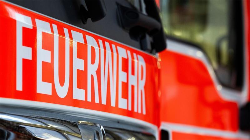 Die Feuerwehr war mit Dutzenden Kräften im Einsatz. (Symbolbild)