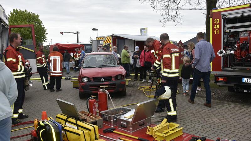 Die Feuerwehr warb mit live dargestellten Einsätzen um Mitglieder.