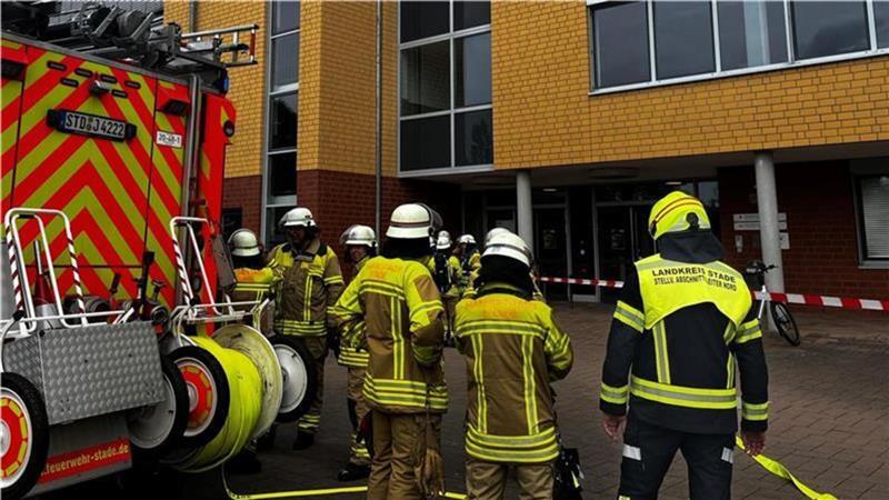 Pfefferspray-Alarm an den BBS Stade nach Streit zwischen Schülerinnen Die Feuerwehr wurde an die Berufsbildenden Schulen in Stade alarmiert.