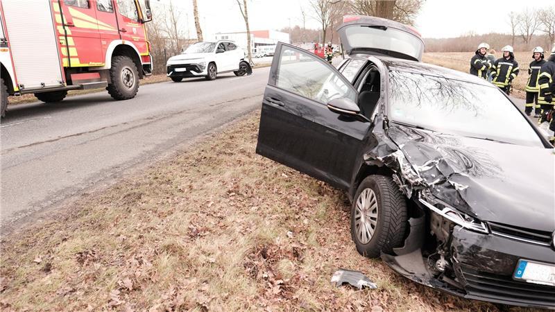 Die Feuerwehren Mittelsdorf, Düdenbüttel und Hammah rückten zu einem Auffahrunfall aus.