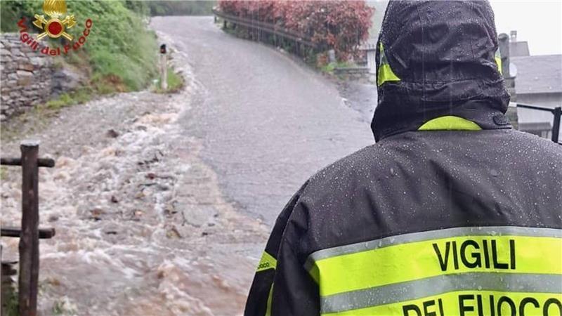 Die Feuerwehren sind wegen der heftigen Regenfälle im Großeinsatz. 