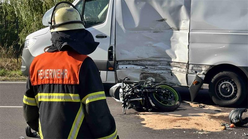 Die Feuerwehrleute aus Hollern waren an der L140 im Einsatz.